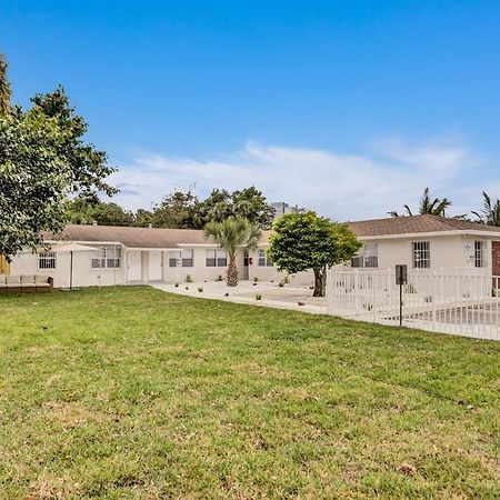 #5: Beautiful 2BR+1Bath + FREE PARKING + Outdoor Living Room West Palm Beach Buitenkant foto