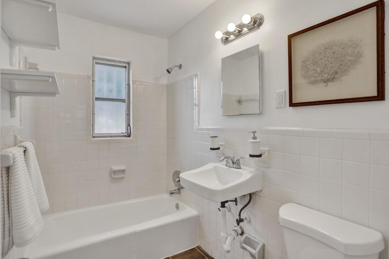 #5: Beautiful 2BR+1Bath + FREE PARKING + Outdoor Living Room West Palm Beach Buitenkant foto