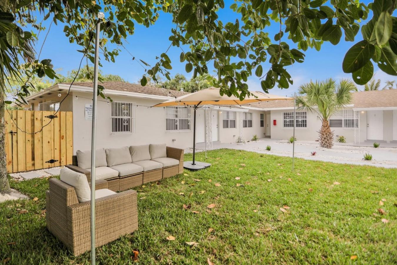 #5: Beautiful 2BR+1Bath + FREE PARKING + Outdoor Living Room West Palm Beach Buitenkant foto
