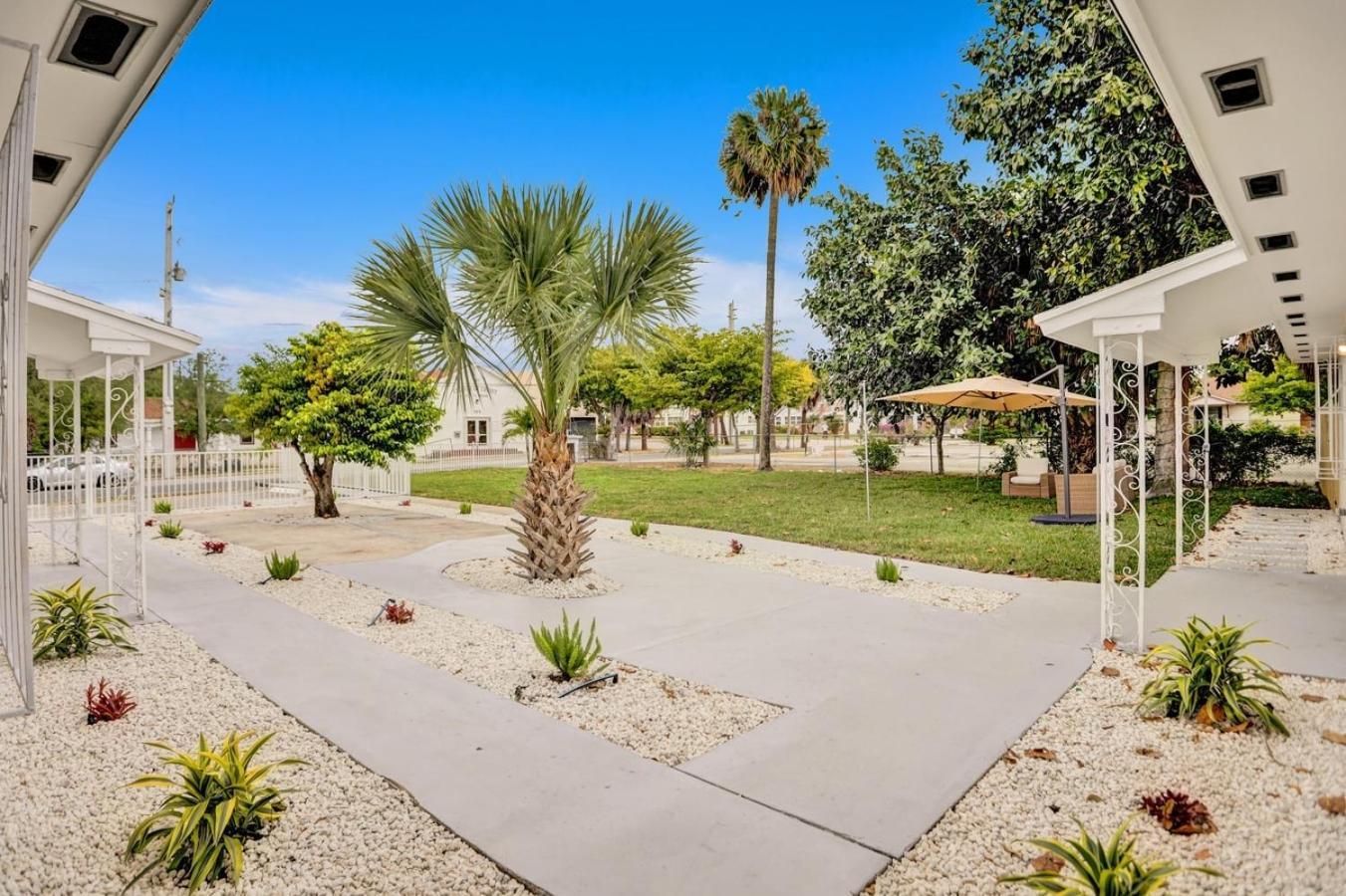 #5: Beautiful 2BR+1Bath + FREE PARKING + Outdoor Living Room West Palm Beach Buitenkant foto